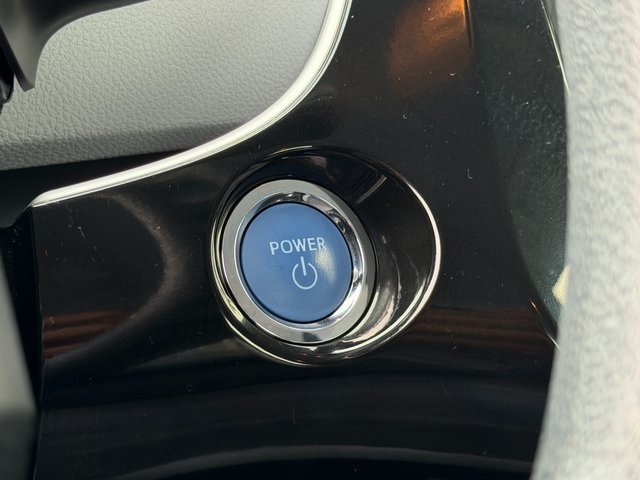 Used 2022 Toyota Prius LE FWD image 40