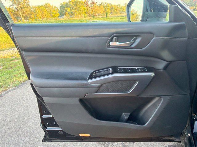 Used 2022 Nissan Pathfinder SL AWD/4WD image 22