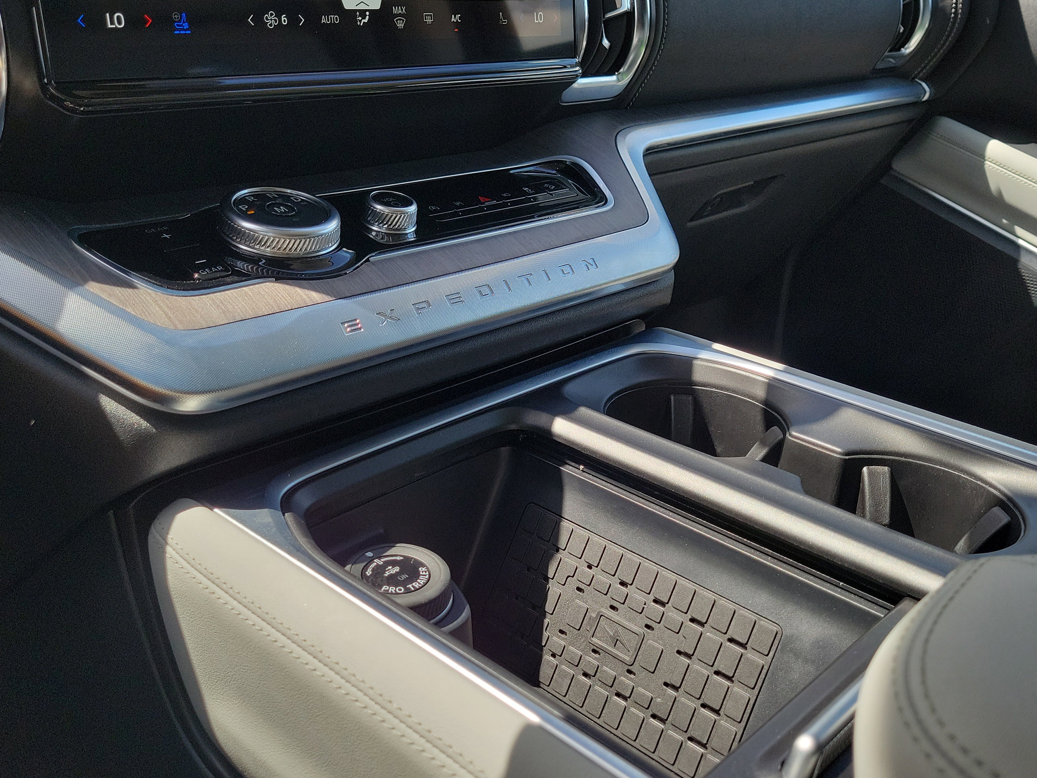 Certified 2025 Ford Expedition Platinum w/ Platinum Ultimate Package image 29