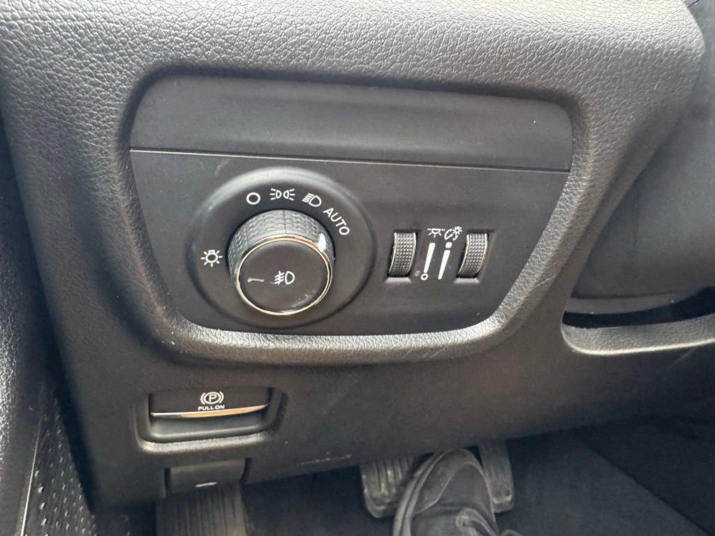 Used 2024 Jeep Grand Cherokee L Limited w/ Luxury Tech Group II image 27