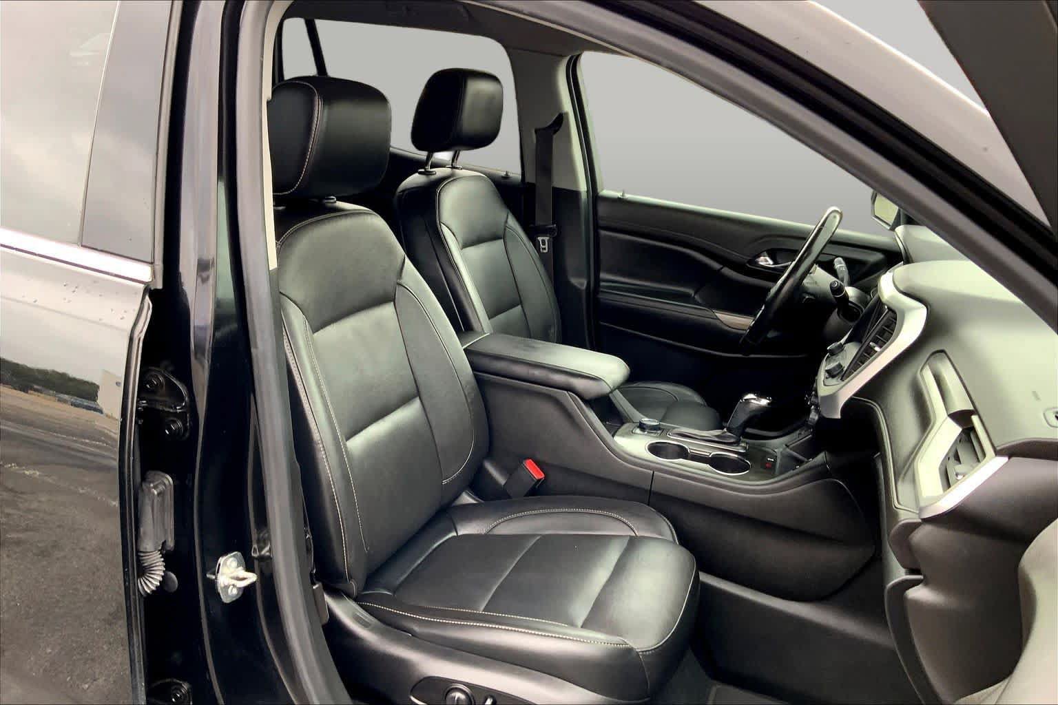 Used 2019 GMC Acadia SLT w/ LPO, Floor Liner Package FWD image 9