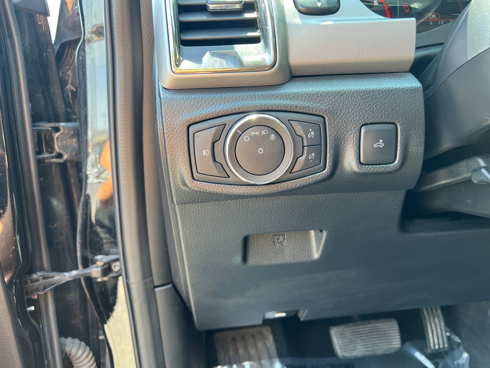 Certified 2019 Ford Ranger XLT w/ Equipment Group 302A Luxury AWD/4WD image 12