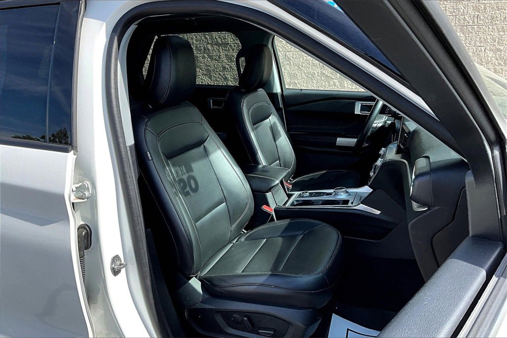 Certified 2022 Ford Explorer XLT w/ Equipment Group 202A image 7