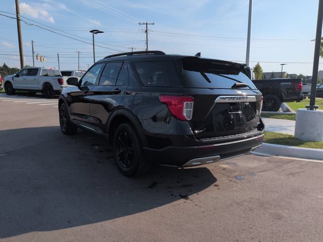 Certified 2023 Ford Explorer XLT w/ Equipment Group 202A AWD/4WD image 3