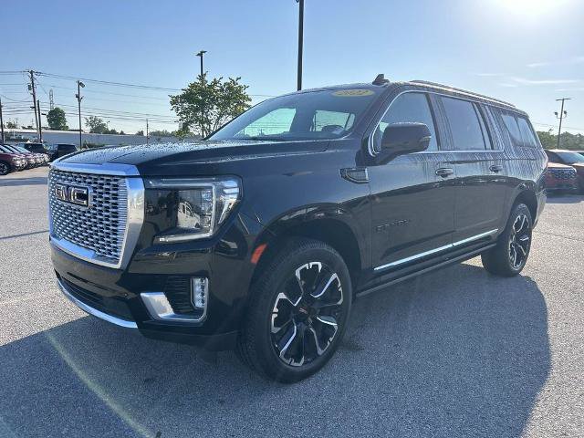 Used 2022 GMC Yukon XL Denali w/ Denali Premium Package AWD/4WD image 8