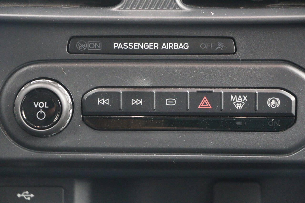 Certified 2025 Ford Maverick XL FWD image 21