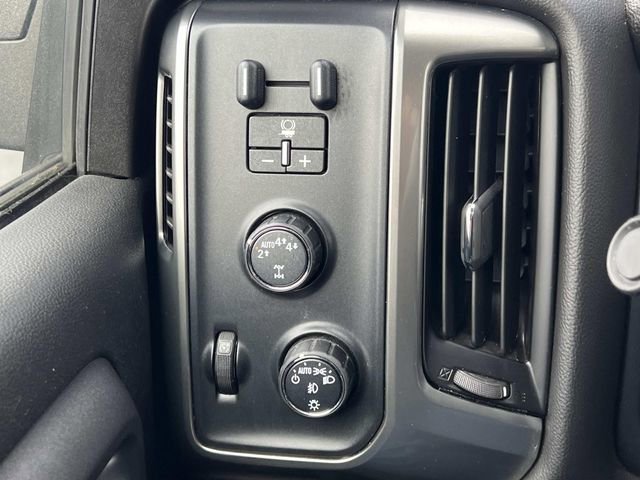 Used 2018 Chevrolet Silverado 1500 LT w/ All Star Edition AWD/4WD image 30