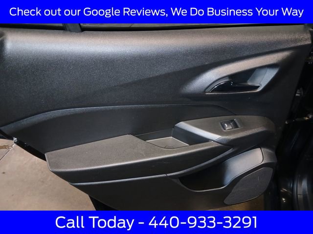 Used 2025 Chevrolet Trax RS w/ Sunroof Package FWD image 30