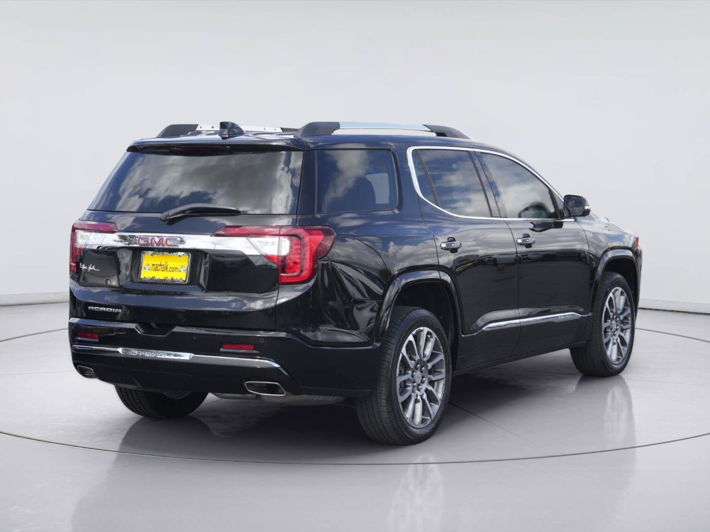 Used 2023 GMC Acadia Denali w/ Denali Ultimate Package FWD image 6