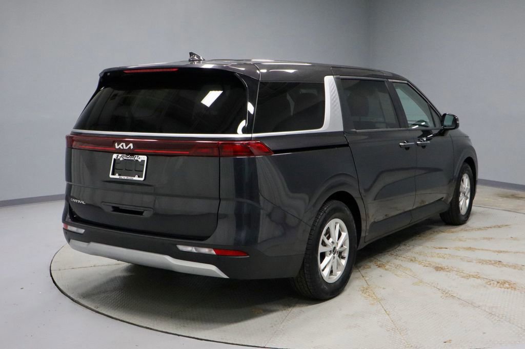 Used 2024 Kia Carnival LX image 5
