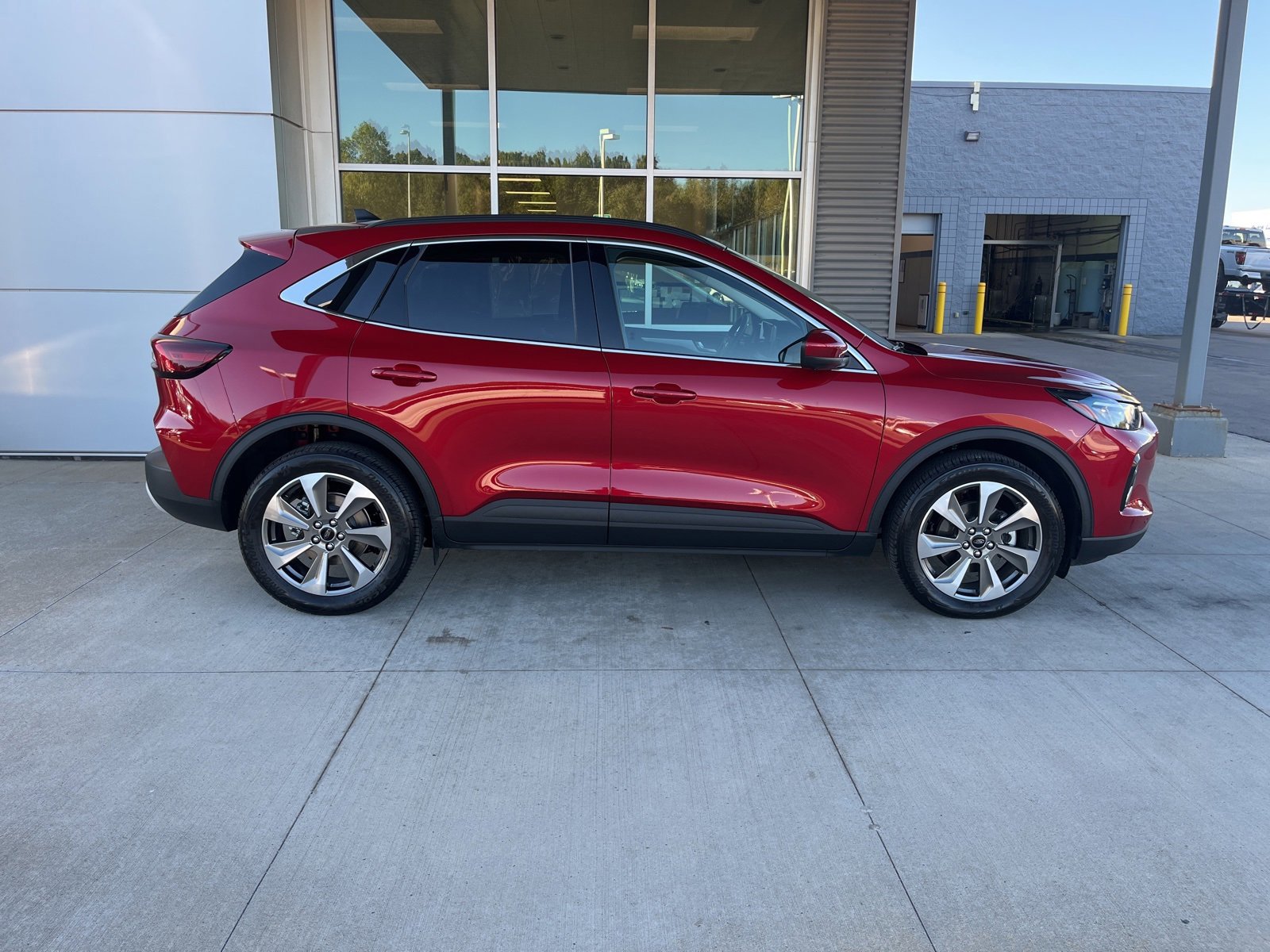 Certified 2023 Ford Escape Platinum image 2