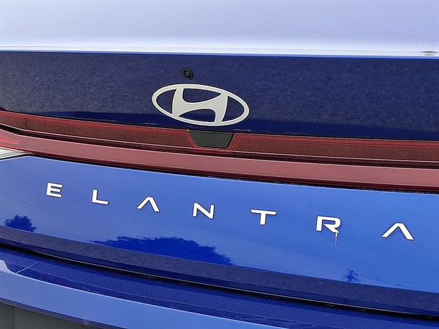 Used 2024 Hyundai Elantra SE FWD image 23