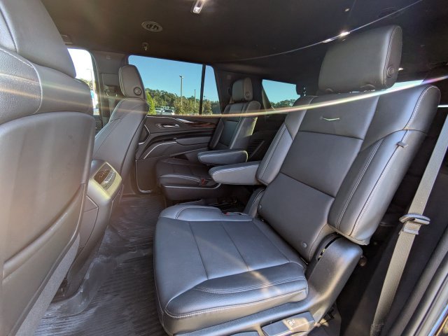 Used 2023 Cadillac Escalade Luxury AWD/4WD image 14