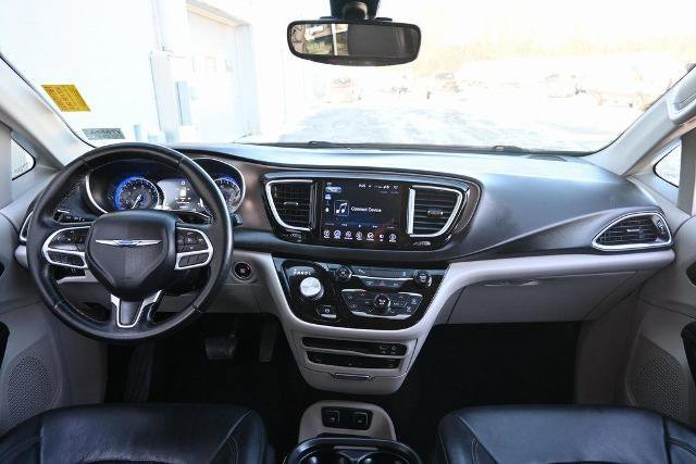 Used 2017 Chrysler Pacifica Touring-L Plus image 29