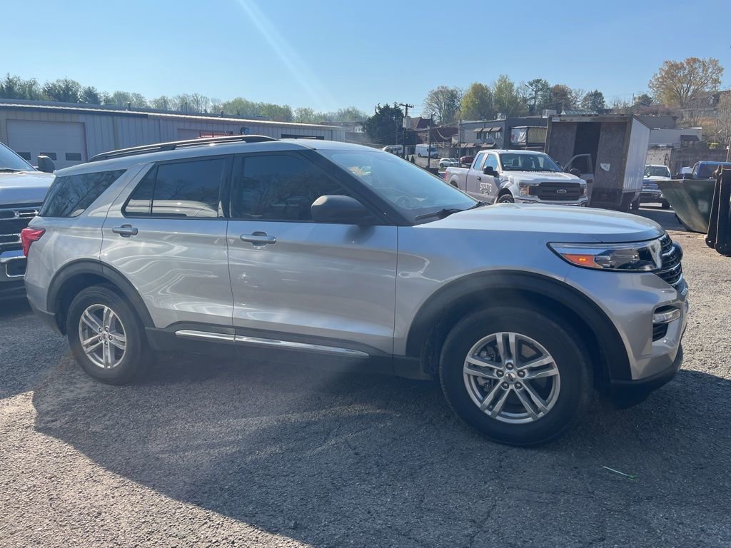 Certified 2022 Ford Explorer XLT w/ Equipment Group 202A image 5
