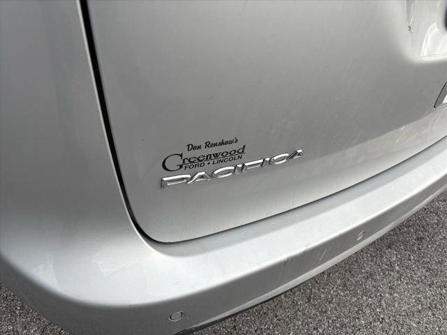 Used 2024 Chrysler Pacifica Touring-L image 25