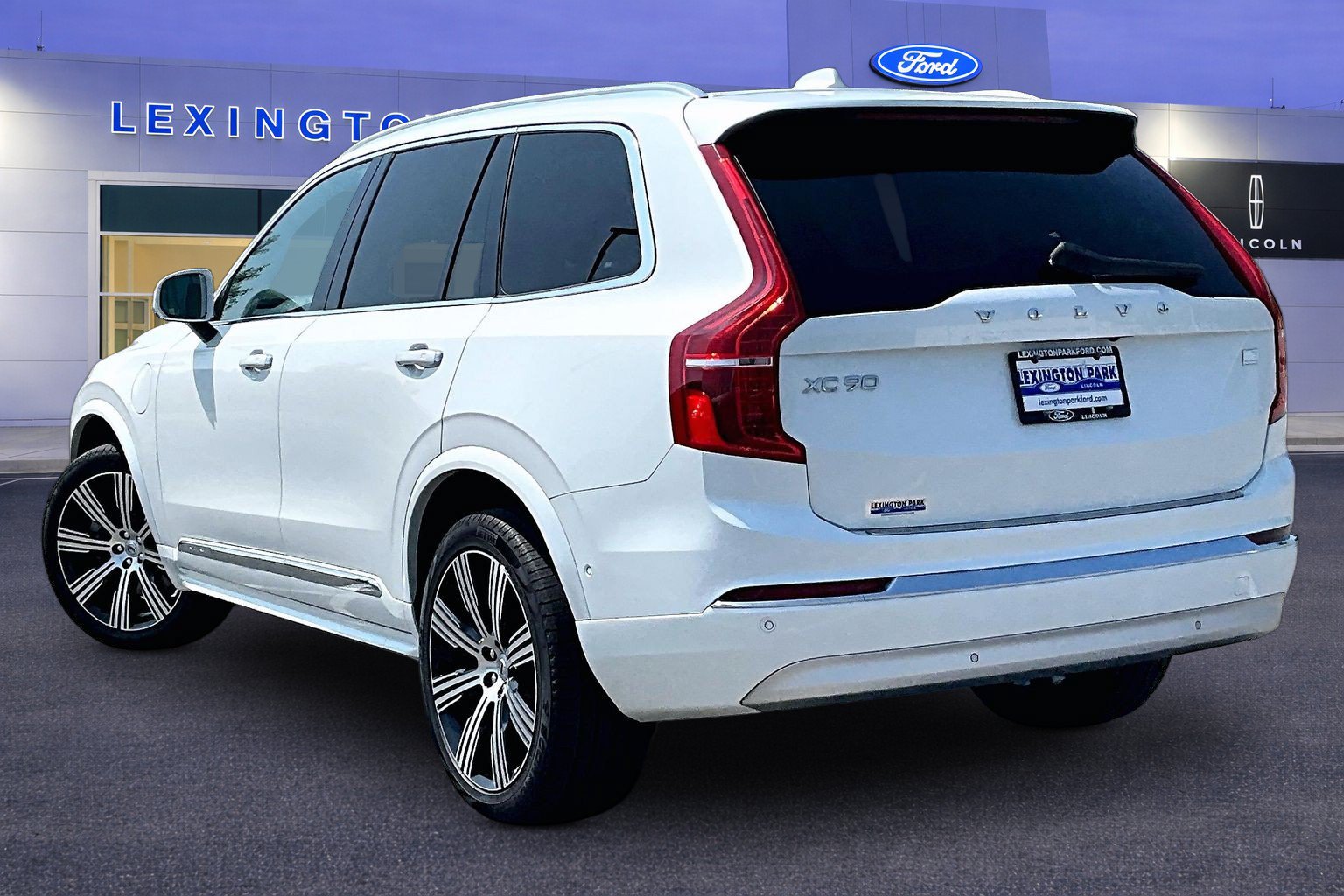 Used 2022 Volvo XC90 T8 Inscription w/ Advanced Package AWD/4WD image 4