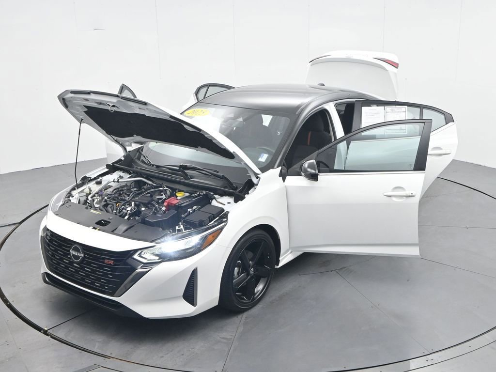 Used 2025 Nissan Sentra SR FWD image 33