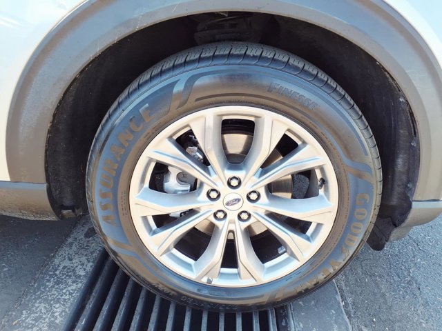 Certified 2022 Ford Explorer XLT w/ Equipment Group 202A image 9