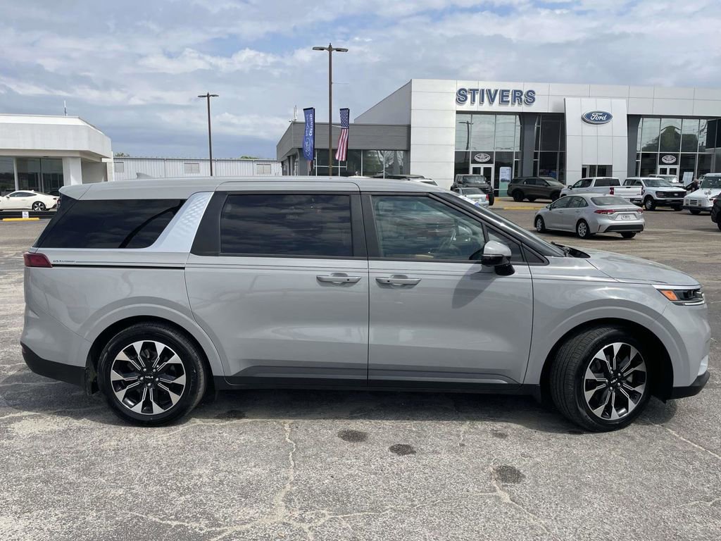 Used 2024 Kia Carnival EX image 6