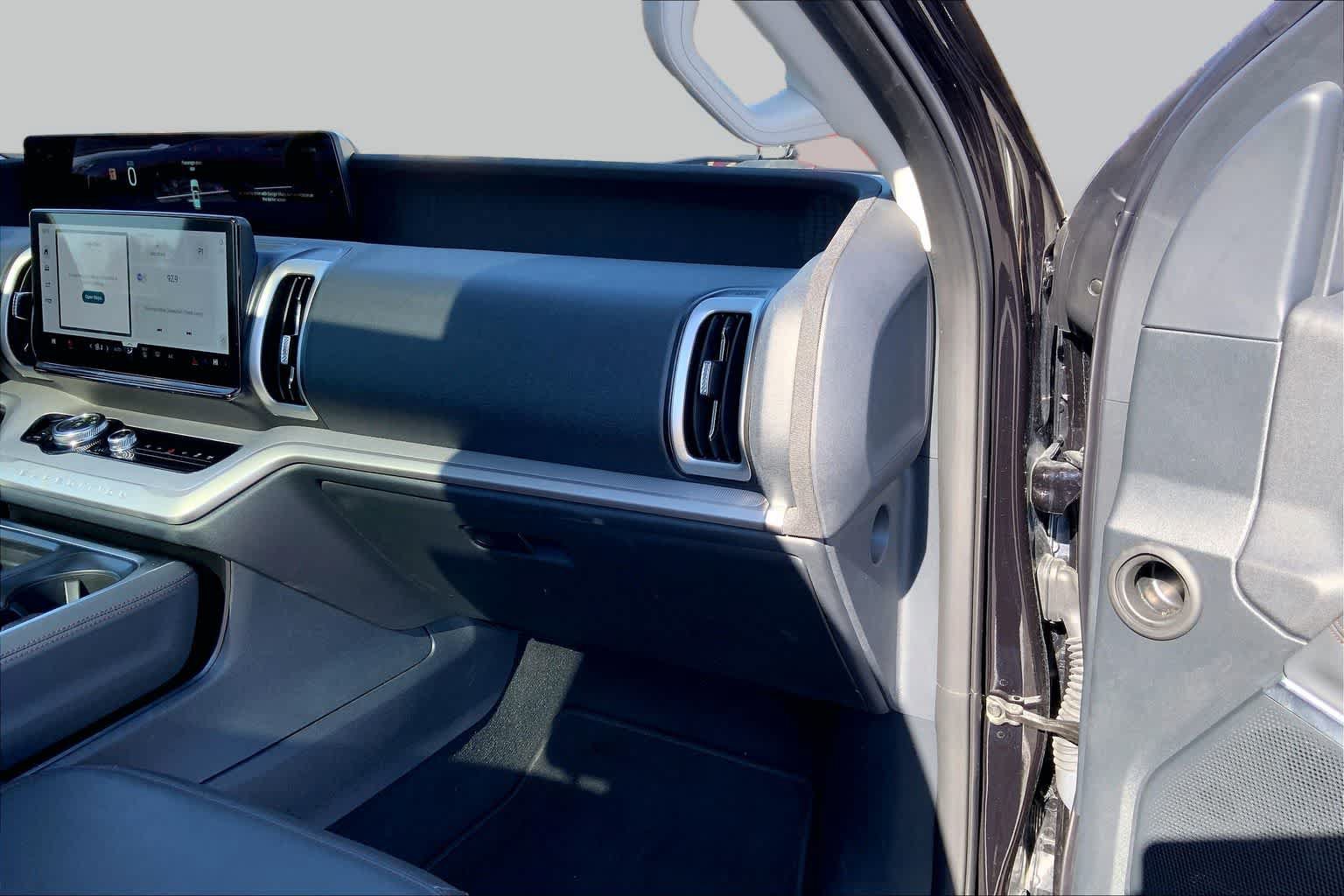 Certified 2025 Ford Expedition Active RWD image 19