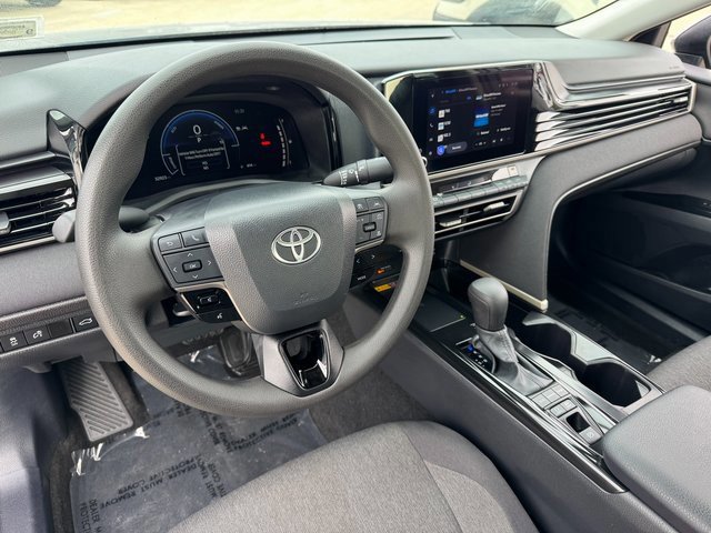 Used 2025 Toyota Camry LE image 8