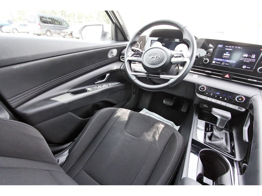 Used 2022 Hyundai Elantra SEL w/ Convenience Package FWD image 10
