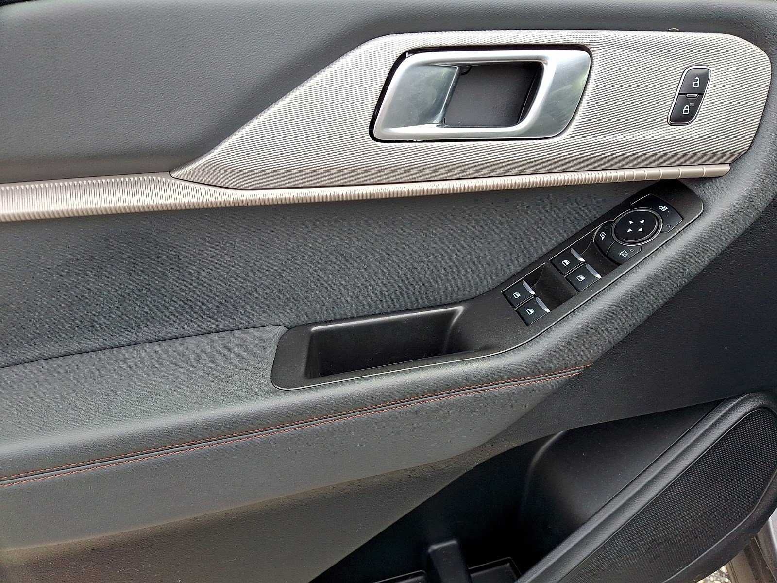 Certified 2025 Ford Explorer Active RWD image 11
