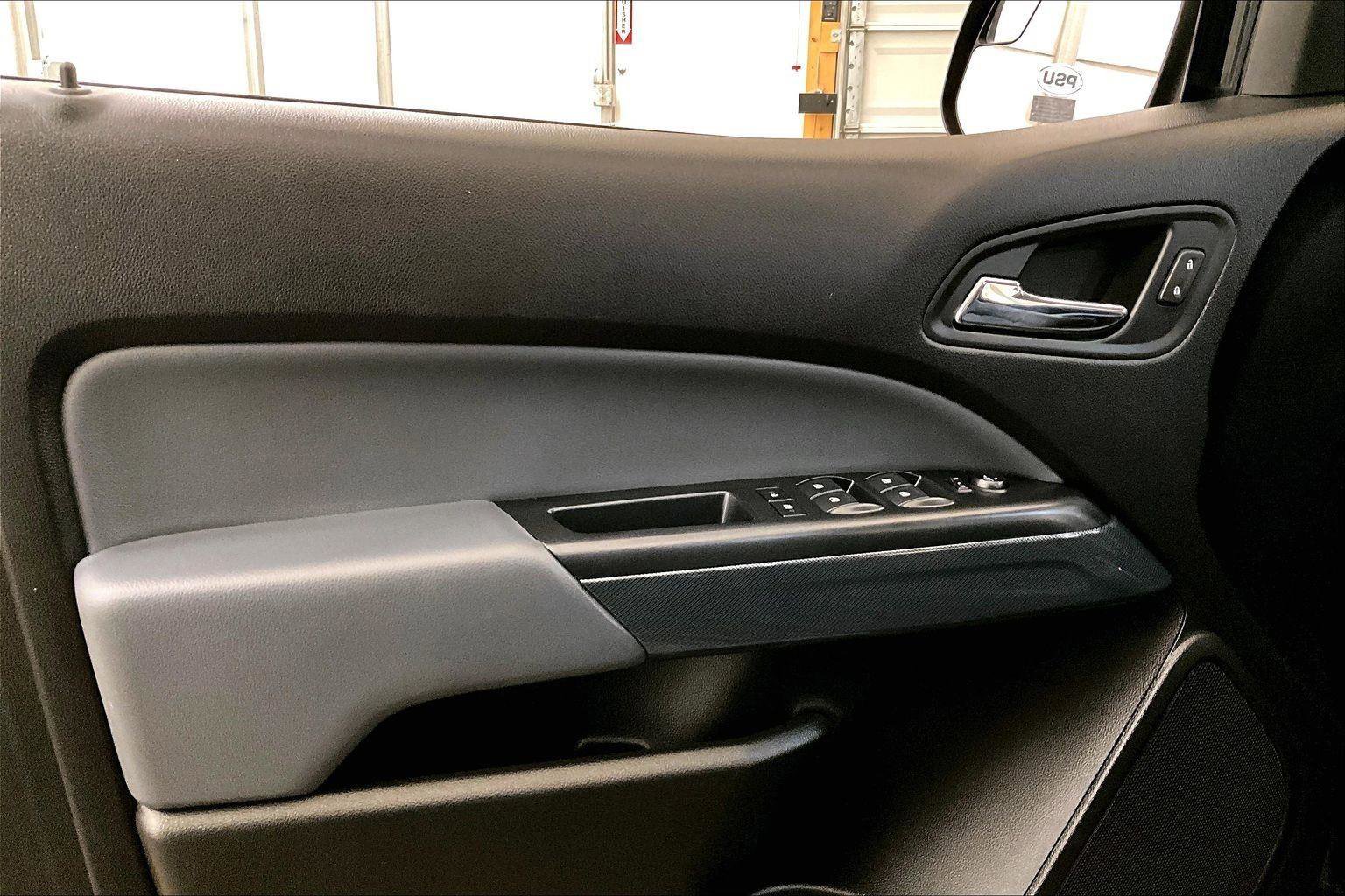 Used 2018 Chevrolet Colorado Z71 w/ Z71 Midnight Edition image 22