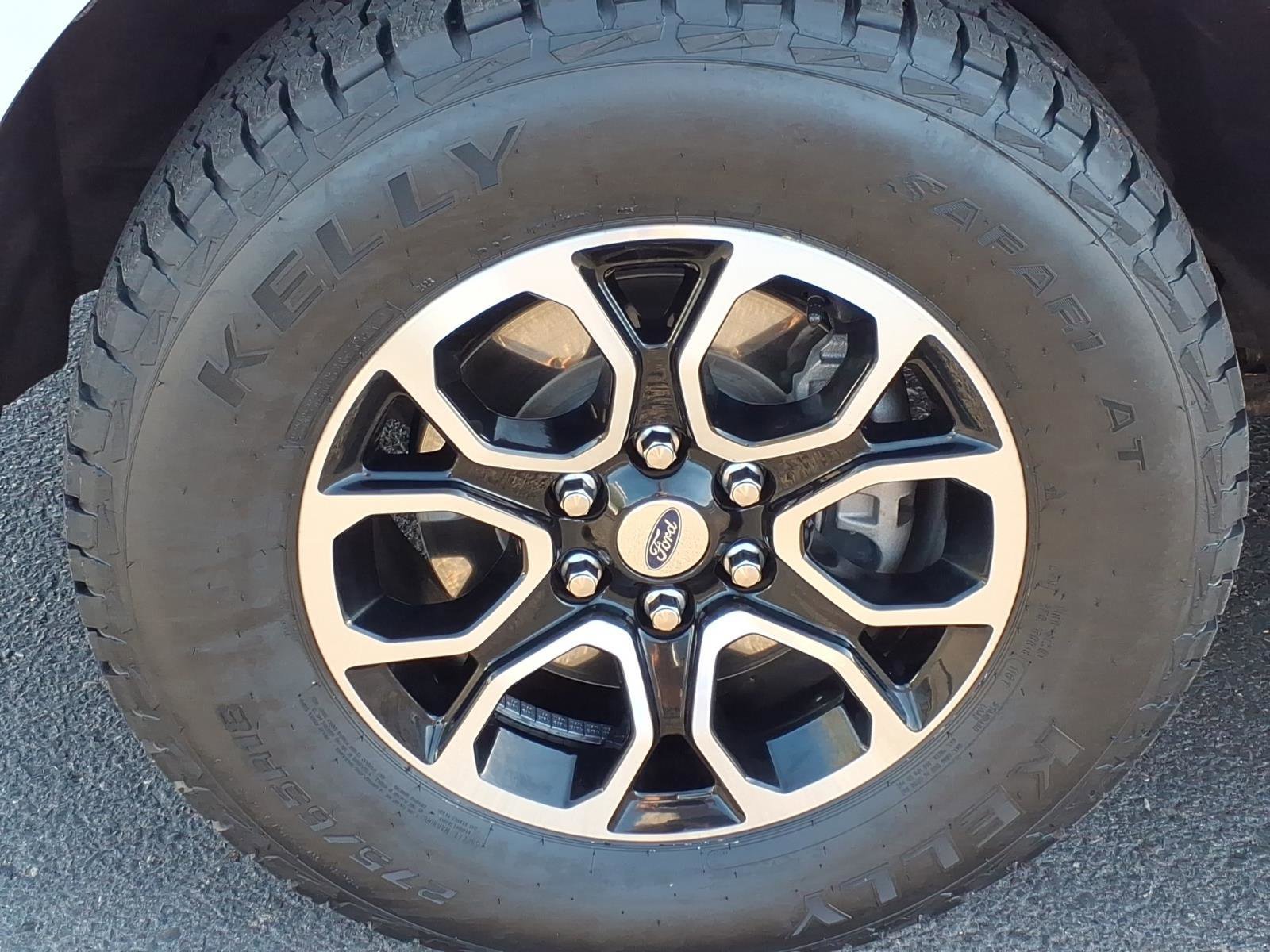 Certified 2024 Ford Expedition XLT image 9