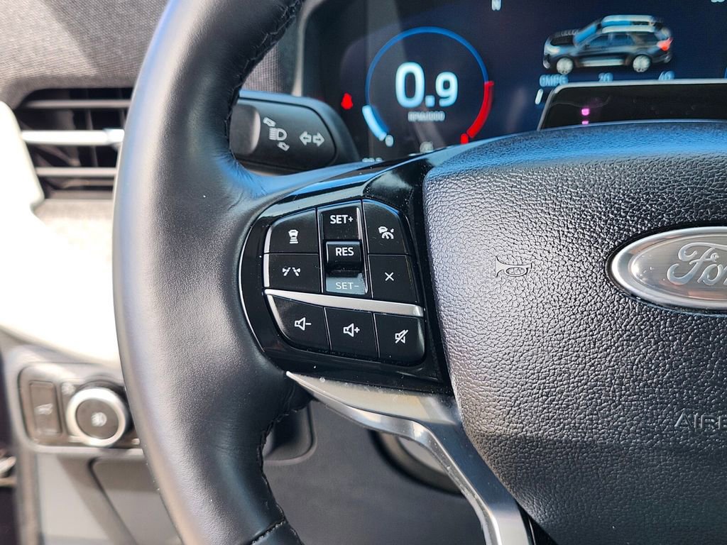 Certified 2025 Ford Explorer Platinum w/ LUX Leather Package image 32