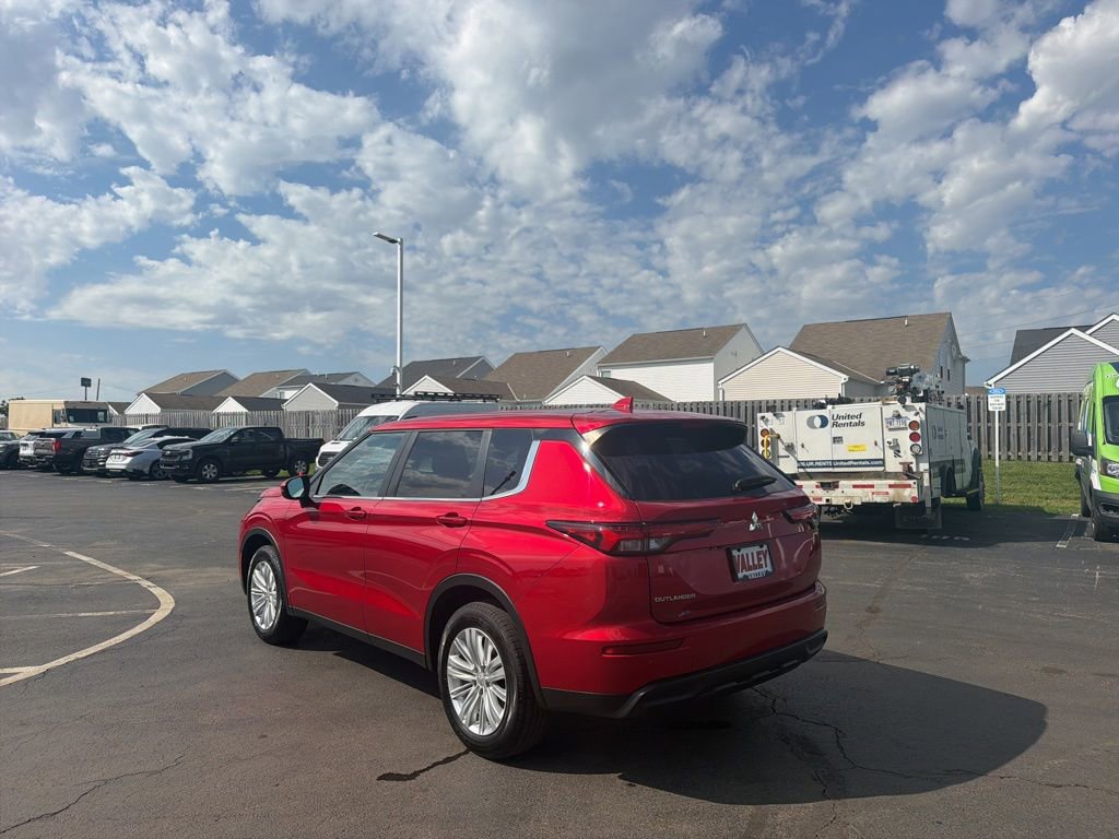 Used 2024 Mitsubishi Outlander ES AWD/4WD image 5