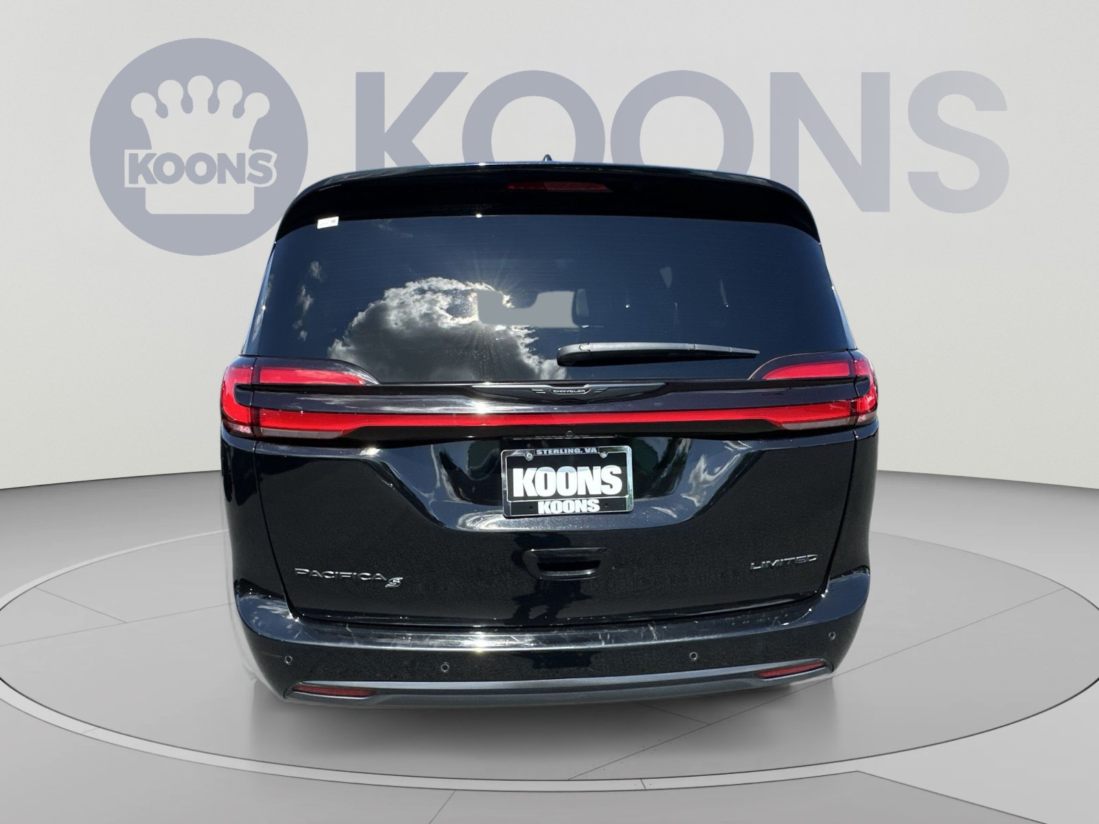 Used 2025 Chrysler Pacifica Limited FWD image 10