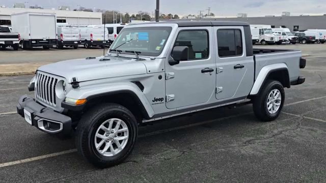 Used 2023 Jeep Gladiator Sport image 2
