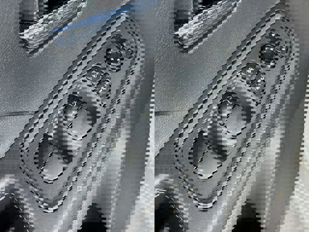 Used 2023 Nissan Versa SV image 27