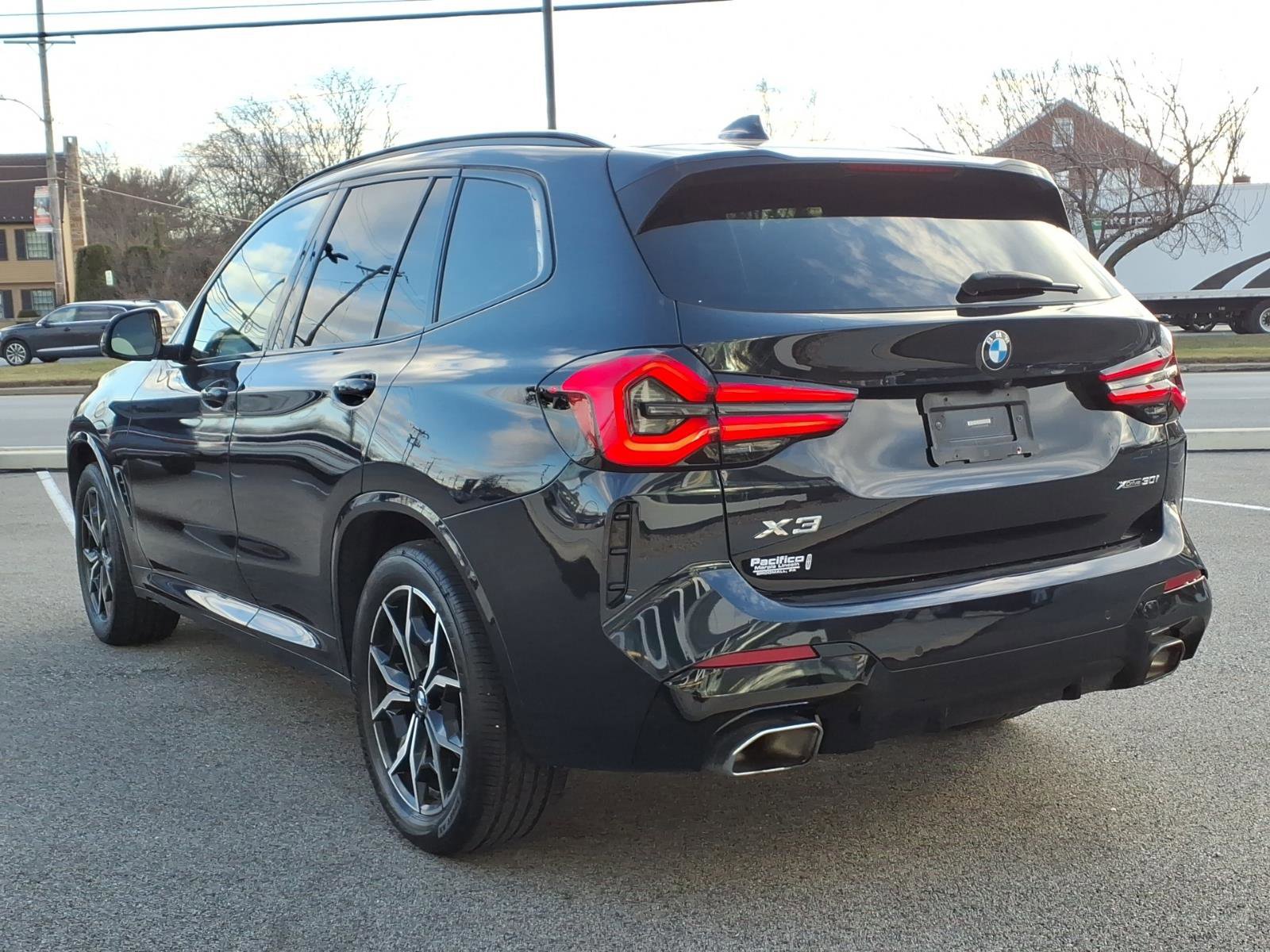 Used 2023 BMW X3 xDrive30i w/ M Sport Package image 3