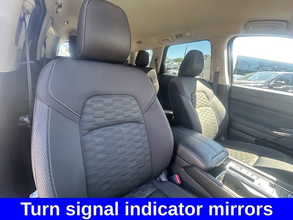 Used 2025 Nissan Pathfinder SV FWD image 23
