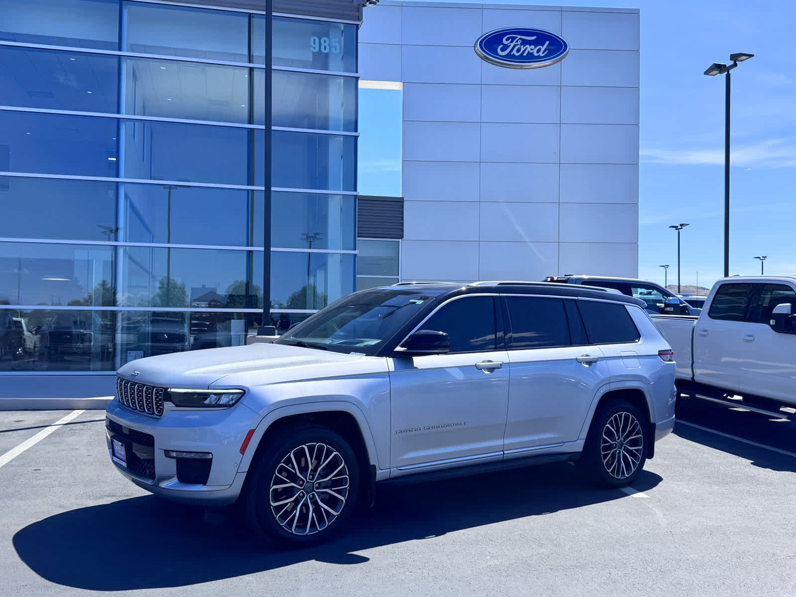 Used 2022 Jeep Grand Cherokee L Summit AWD/4WD image 1