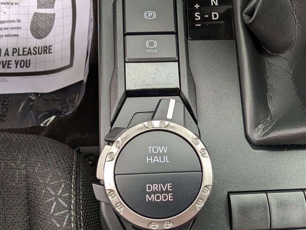 Used 2025 Toyota 4Runner SR5 AWD/4WD image 13