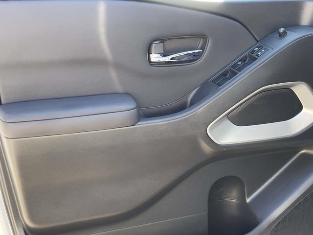 Used 2024 Nissan Frontier SV RWD image 13