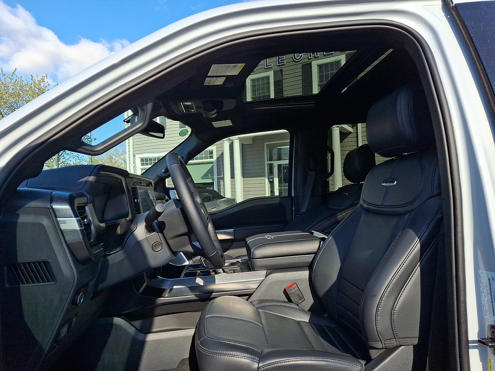 Certified 2025 Ford F150 Platinum w/ Equipment Group 702A High AWD/4WD image 14