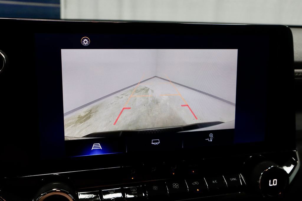 Used 2023 Chevrolet Colorado LT w/ LT Convenience Package image 9