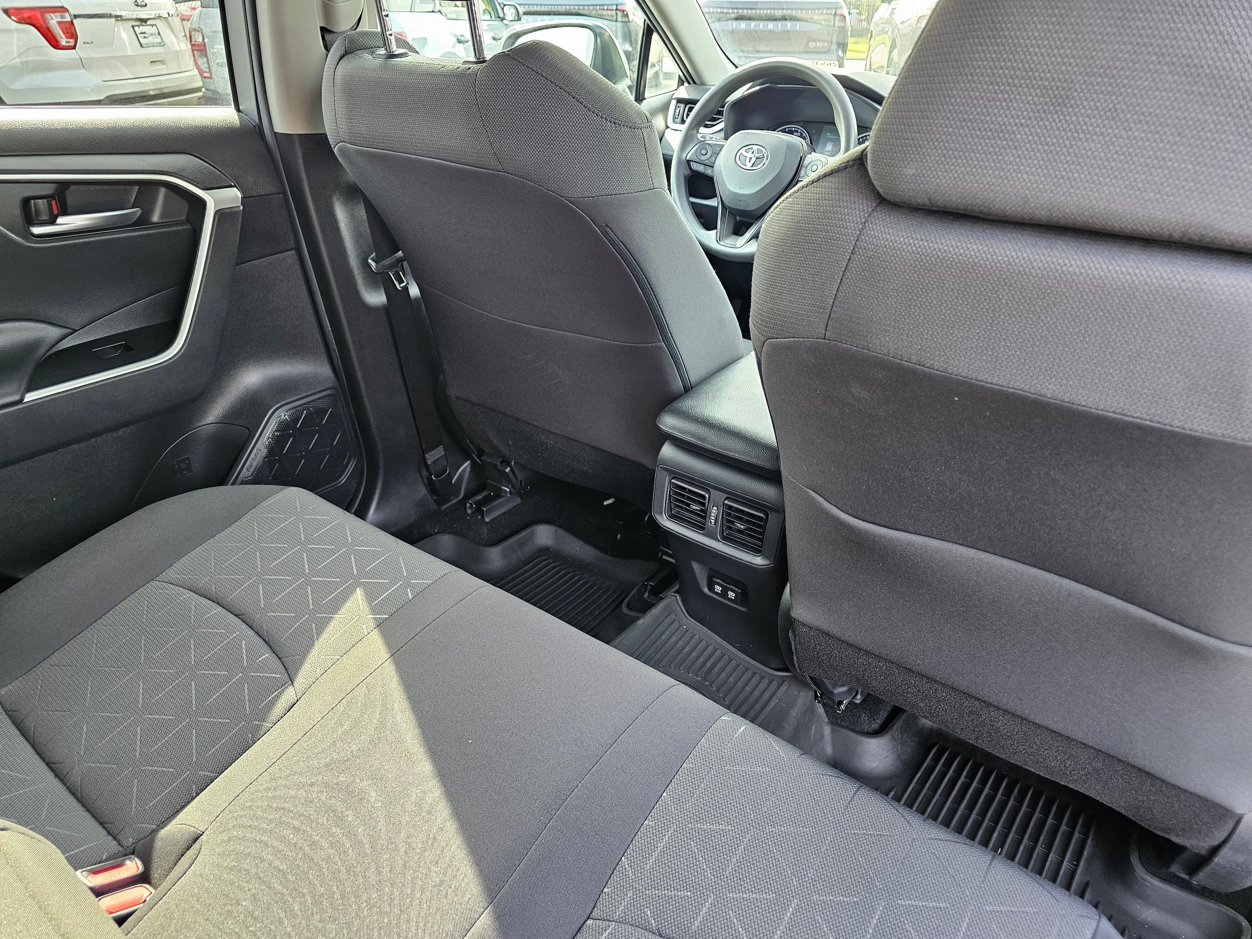 Used 2021 Toyota RAV4 XLE AWD/4WD image 16