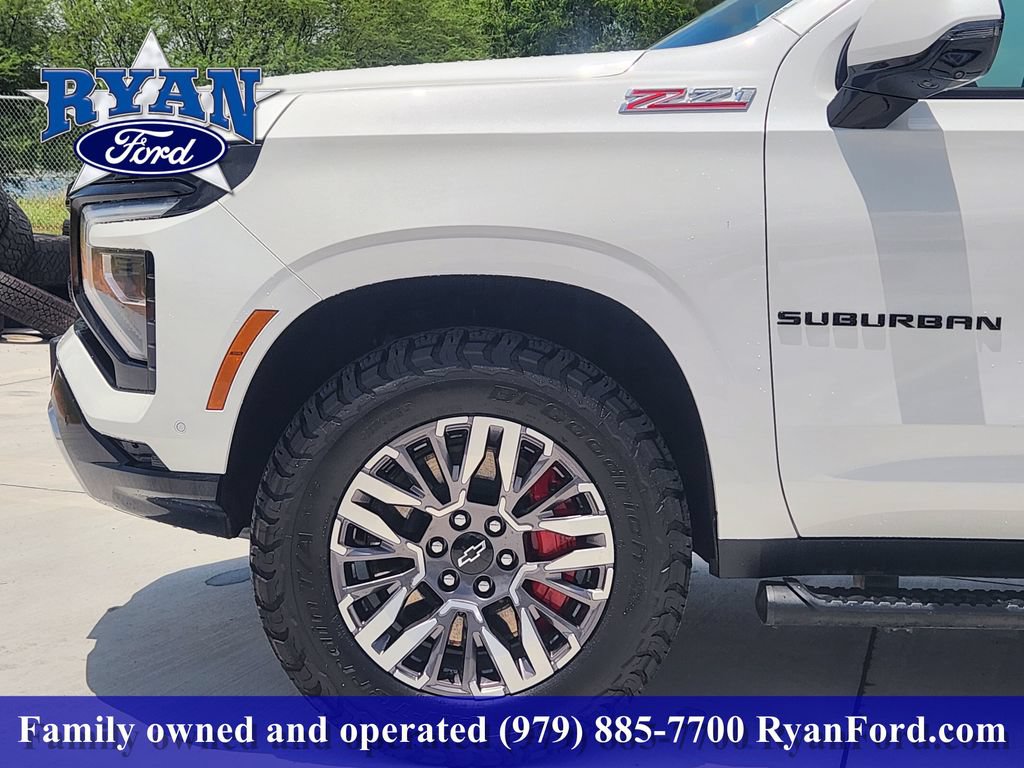 Used 2025 Chevrolet Suburban Z71 w/ Comfort Package AWD/4WD image 5