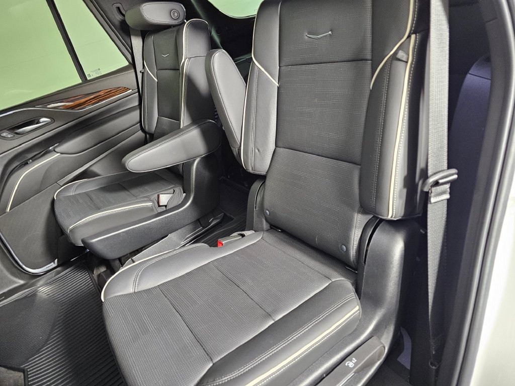 Used 2023 Cadillac Escalade Premium Luxury w/ LPO, Radiant Package AWD/4WD image 19