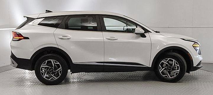 Used 2024 Kia Sportage LX image 5