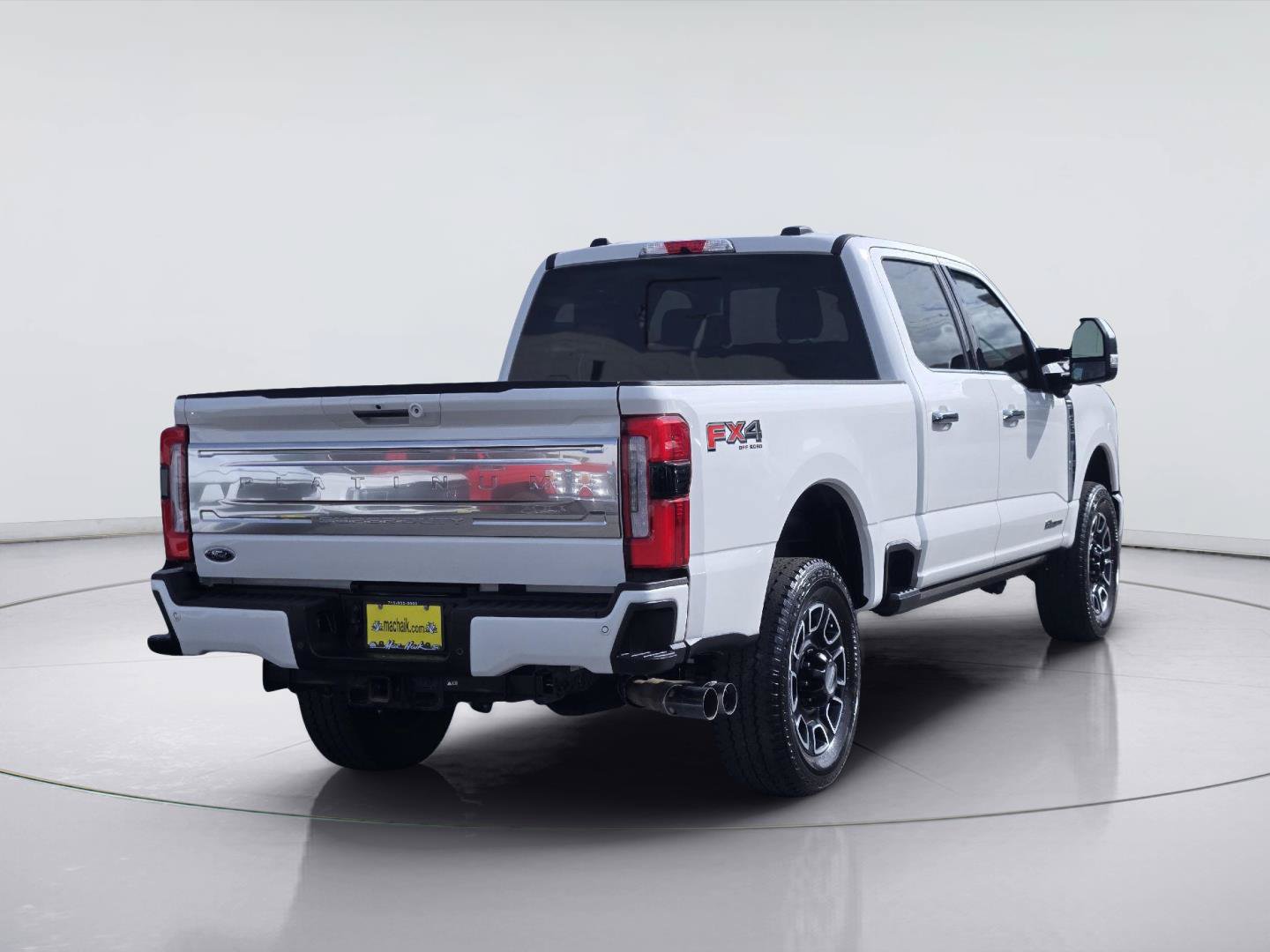 Certified 2024 Ford F250 Platinum w/ FX4 Off-Road Package AWD/4WD image 8