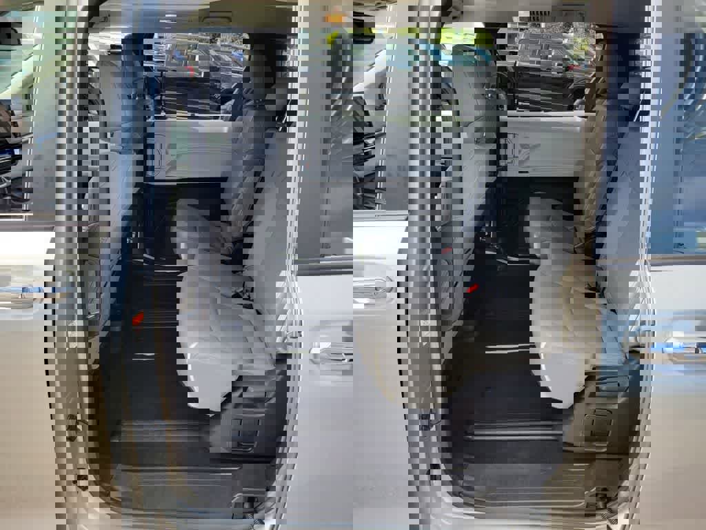 Used 2025 Toyota Sienna XLE image 13