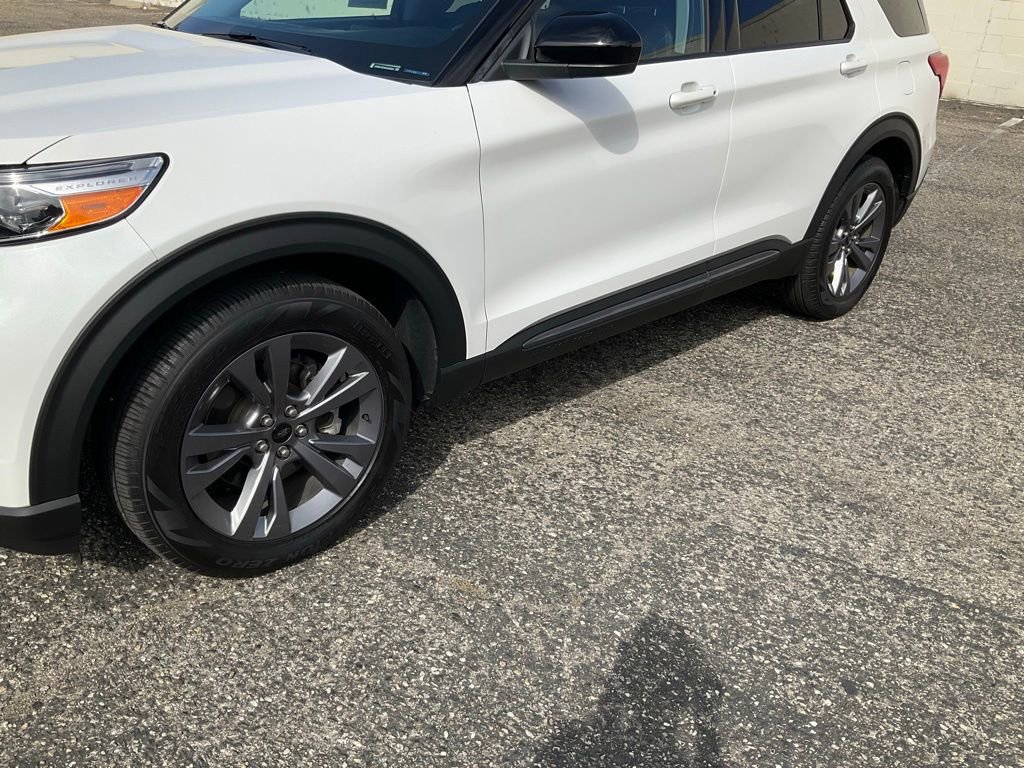 Certified 2022 Ford Explorer XLT w/ Equipment Group 202A image 3