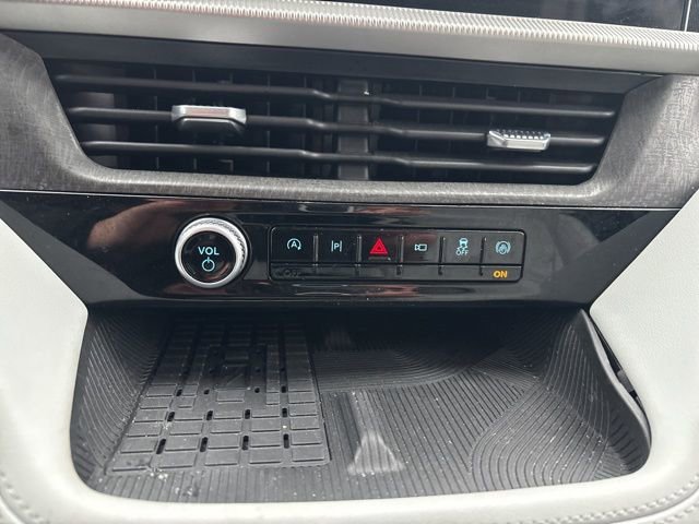 Certified 2025 Ford Explorer Platinum w/ LUX Leather Package image 18